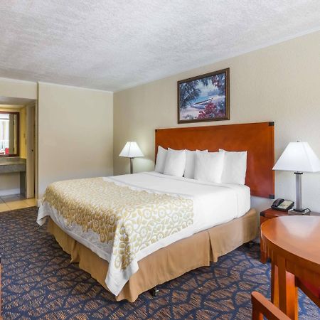 Days Inn & Suites By Wyndham Клермонт Екстериор снимка