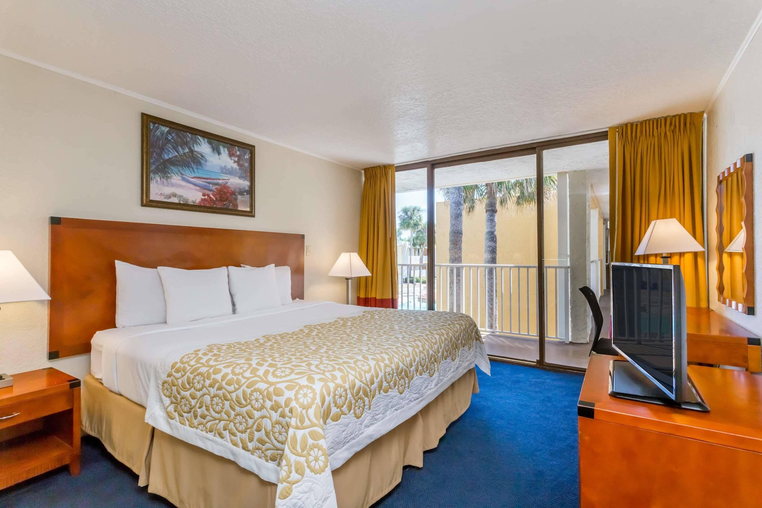 Days Inn & Suites By Wyndham Клермонт Екстериор снимка
