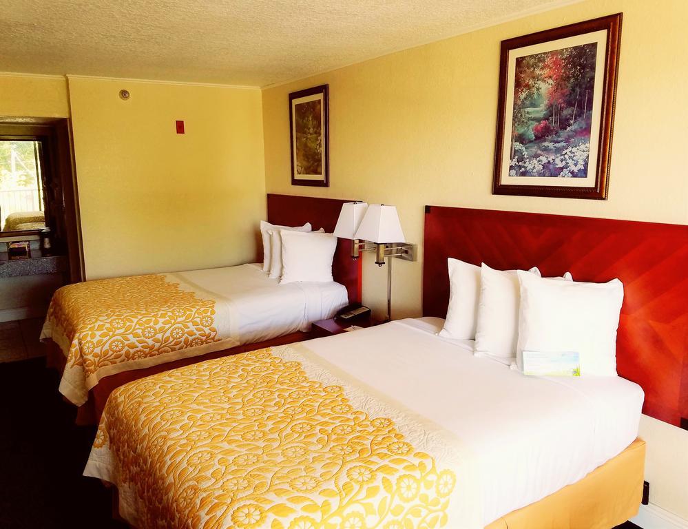 Days Inn & Suites By Wyndham Клермонт Екстериор снимка