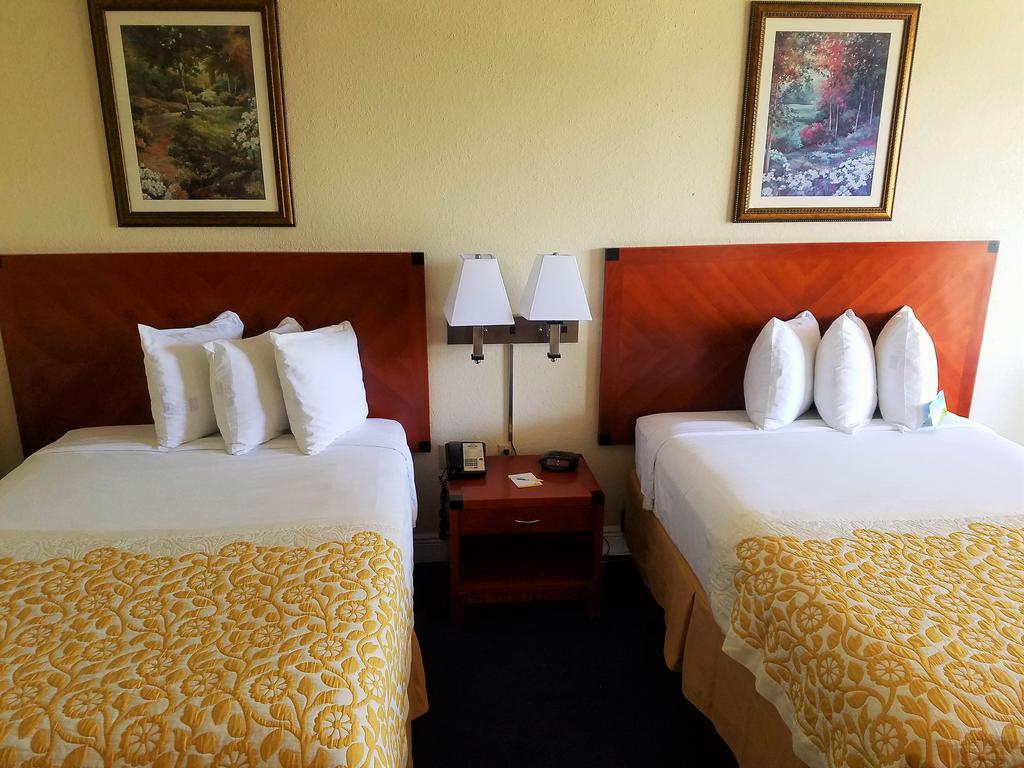 Days Inn & Suites By Wyndham Клермонт Екстериор снимка