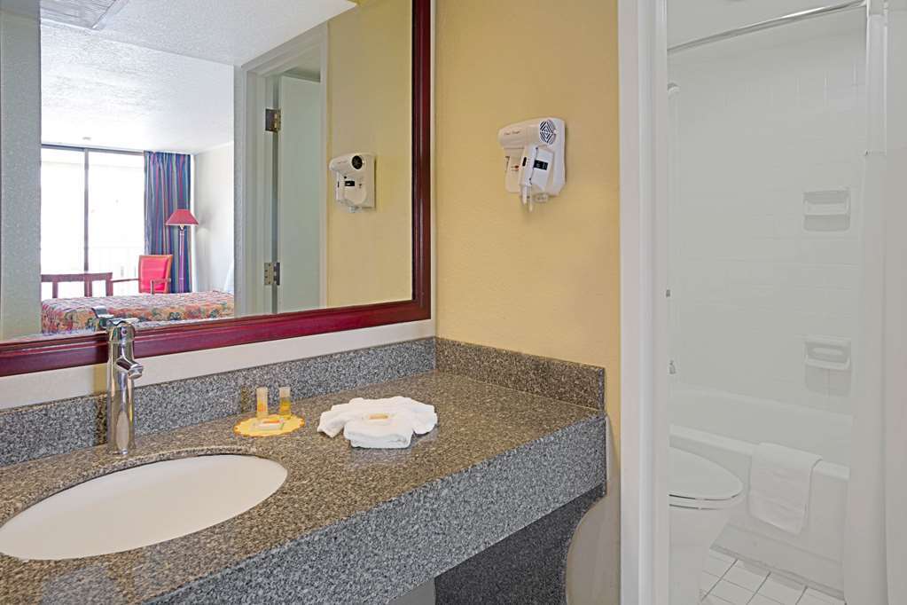 Days Inn & Suites By Wyndham Клермонт Стая снимка