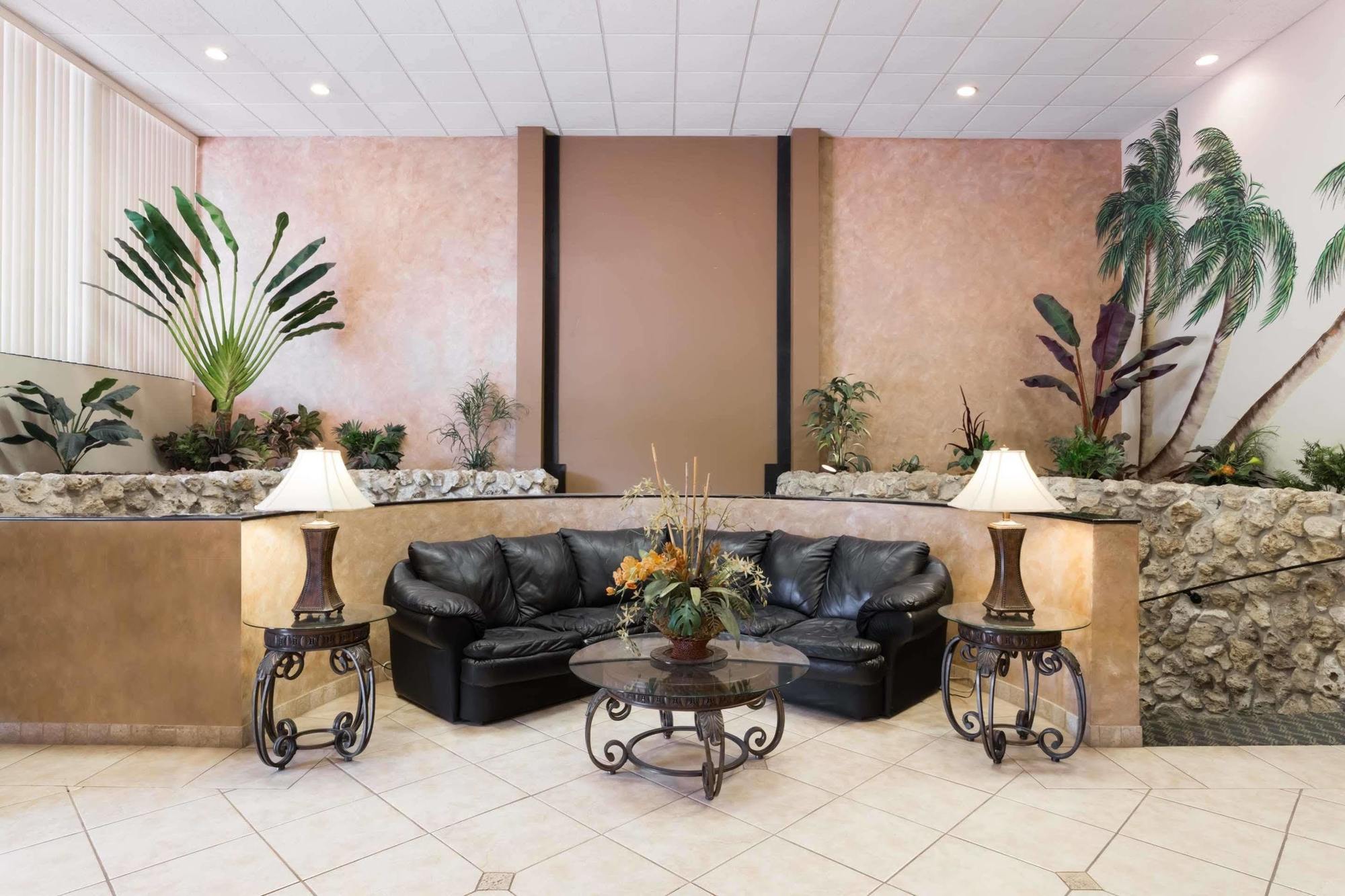 Days Inn & Suites By Wyndham Клермонт Екстериор снимка