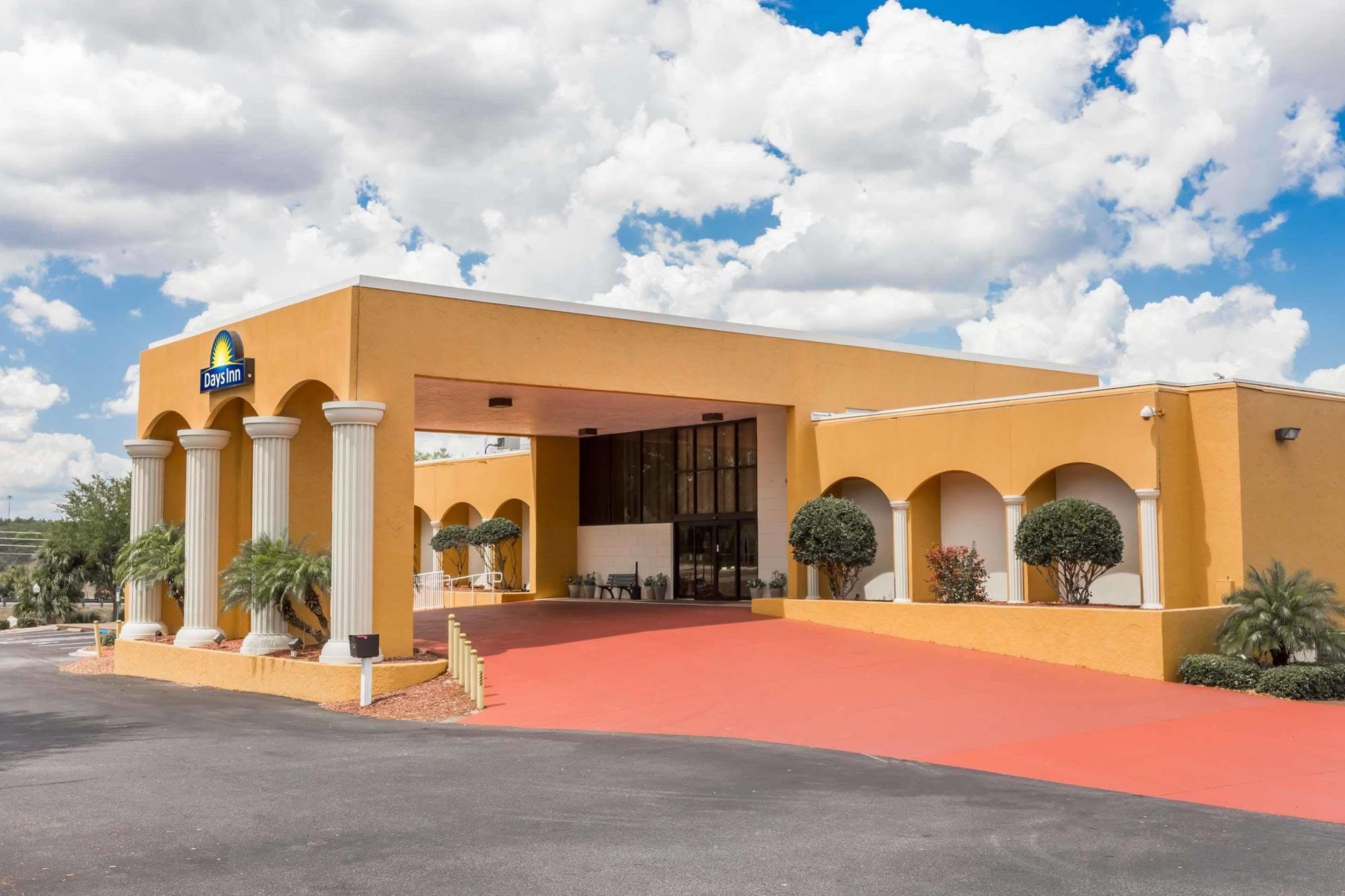 Days Inn & Suites By Wyndham Клермонт Екстериор снимка